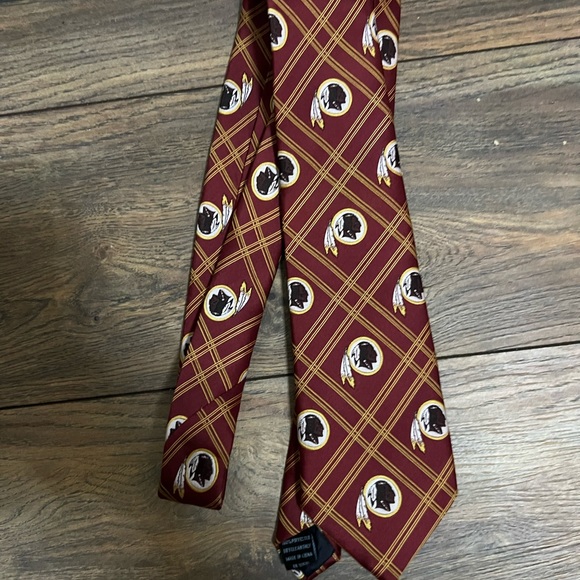 Washington Redskins Football Men’s Tie - Picture 1 of 4